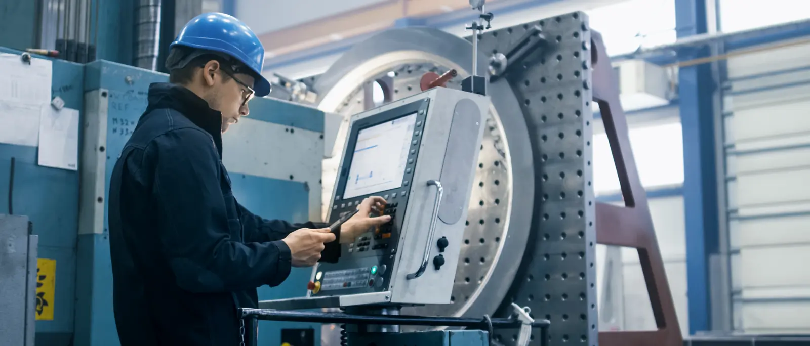 Operator الدور الحيوي في عالم الصناعة